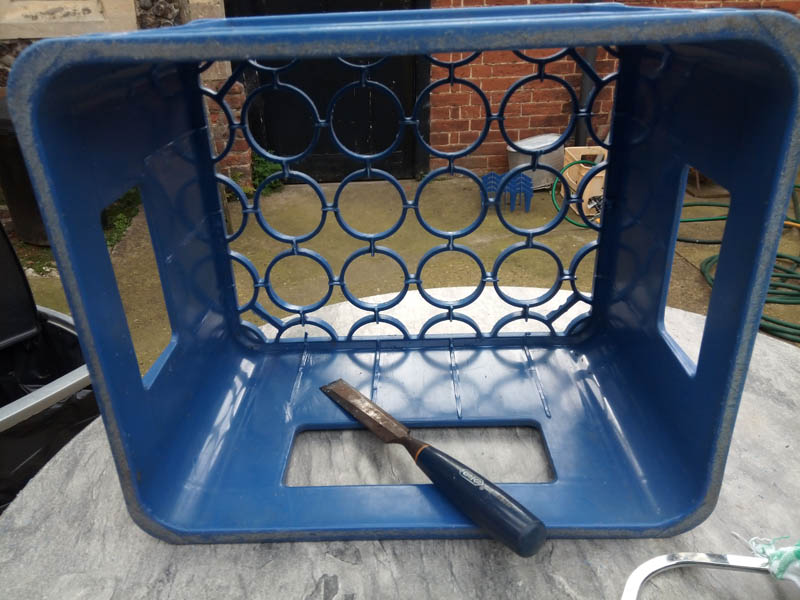 Remove and remaining parts a chisel until smooth